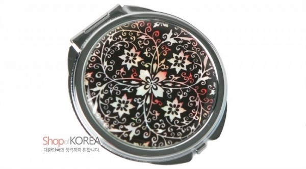 자개 주머니 거울-당초 - 당초무늬의 독특함이 엿보이는 제품