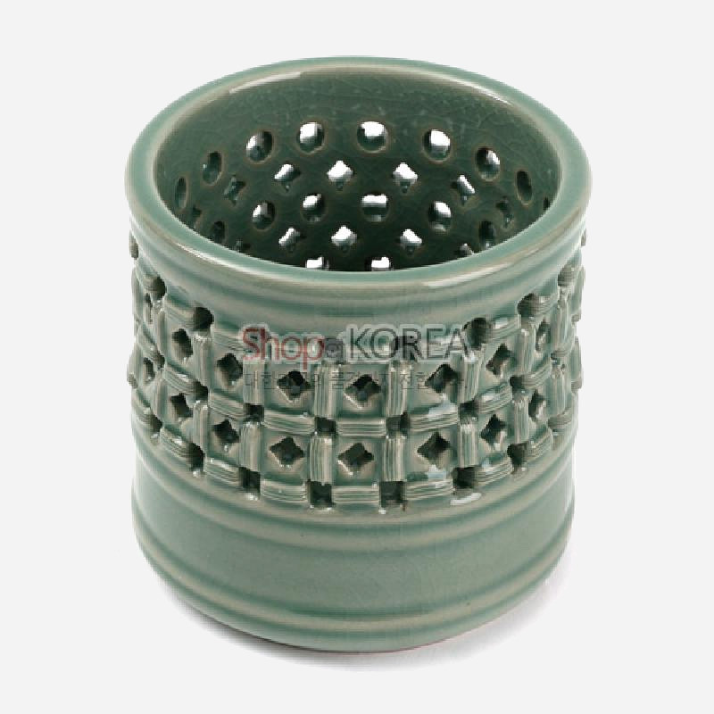 청자투각연필꽂이 - 아름다운 색의 청자로 만든 연필꽂이