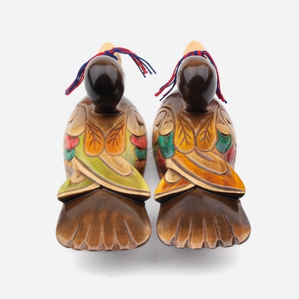 목각장식-부부원앙(겹친날개) - 결혼식, 인테리어, 외국인 가정 방문 선물로 추천하는 목각 장식 오리입니다.