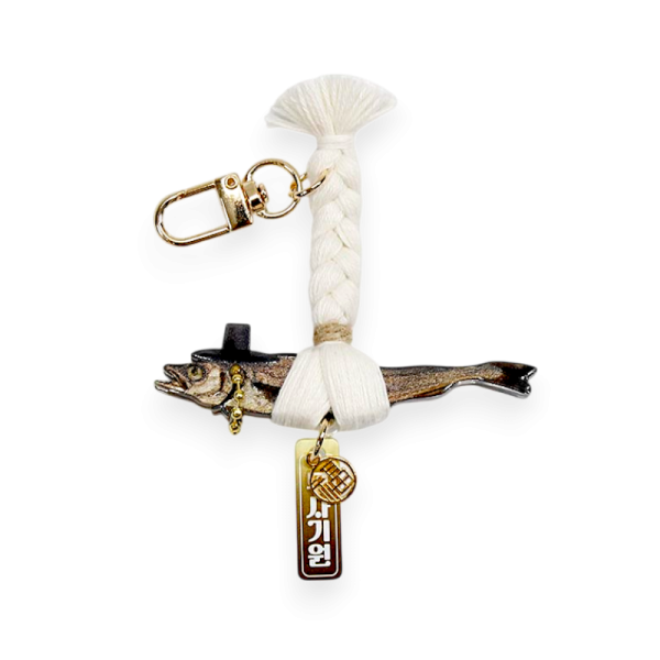 액막이 갓을 쓴 명태 장식품(소)