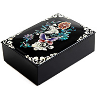 나전칠기 채색 창 - 나비