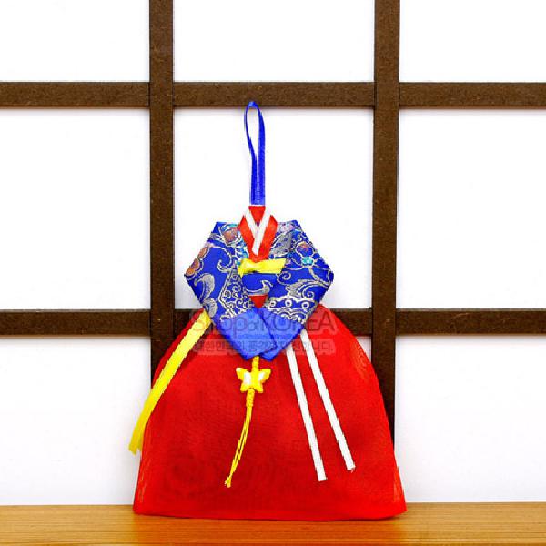 전통벽걸이 향(香)주머니-한복(적색치마) - 100% 국내수공예 벽걸이 향주머니